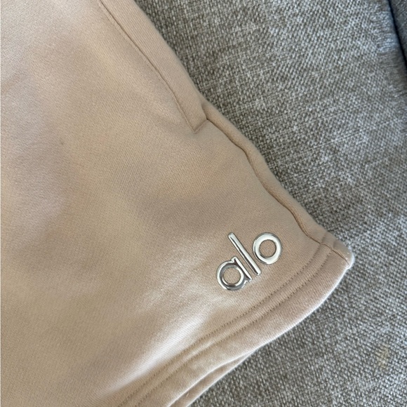 Alo Accolade Short - Macadamia - Picture 2 of 7